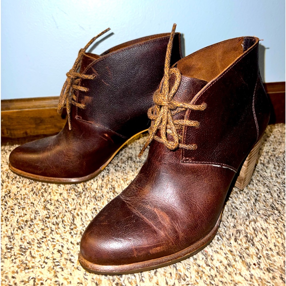 UGG Women’s Mackenzie Leather Lace Up High Heel Ankle Boots Chestnut